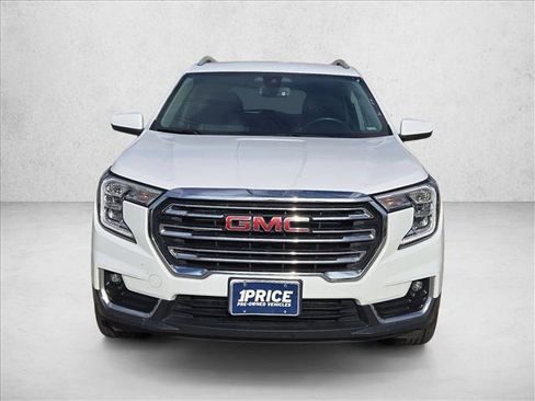 Used 2024 GMC Terrain SLT image 2