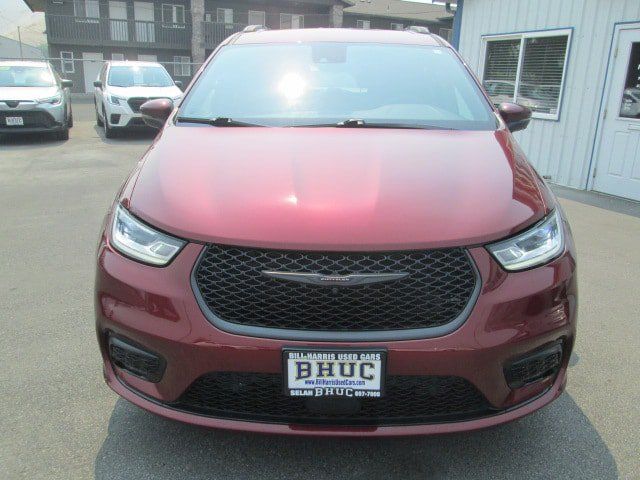 Used 2023 Chrysler Pacifica Touring-L w/ S Appearance Package AWD/4WD image 2