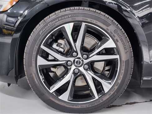 Used 2024 Volvo S60 B5 Core image 8