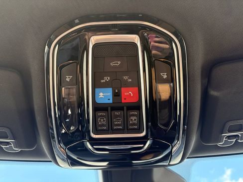 Used 2022 Jeep Grand Cherokee L Summit w/ Advanced Protech Group IV AWD/4WD image 50