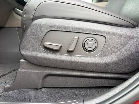 Certified 2025 Kia Carnival SX FWD image 18