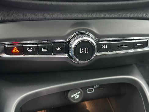 Used 2025 Volvo XC40 B5 Ultra w/ Climate Package image 29