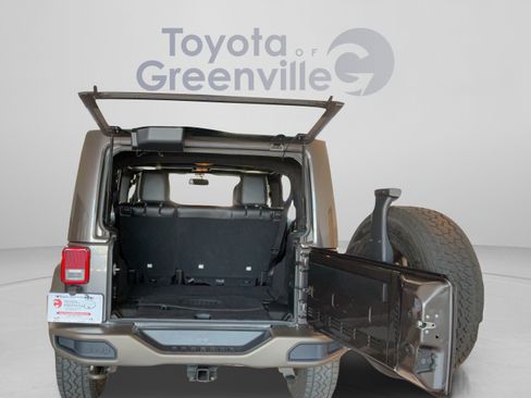 Used 2016 Jeep Wrangler Unlimited Sahara AWD/4WD image 35