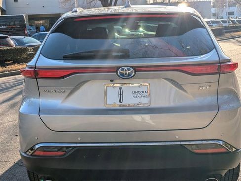 Used 2024 Toyota Venza XLE image 5