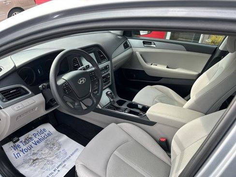 Used 2017 Hyundai Sonata SE image 5