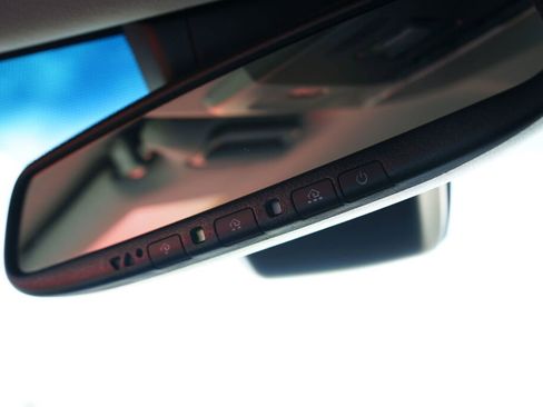 Used 2020 Toyota Camry XLE image 19