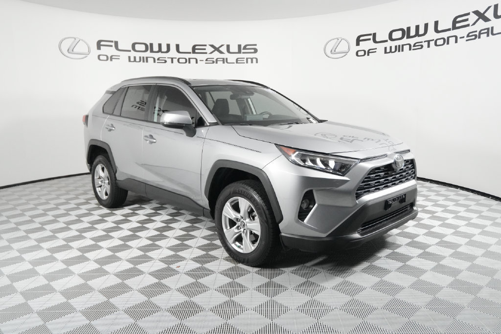 Used 2019 Toyota RAV4 XLE AWD/4WD image 3
