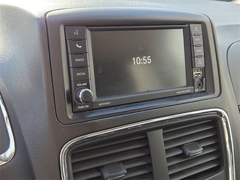 Used 2018 Dodge Grand Caravan SE w/ Rear Park Assist Package image 19