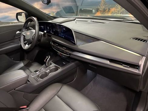 Used 2025 Cadillac XT4 Sport w/ Technology Package image 67