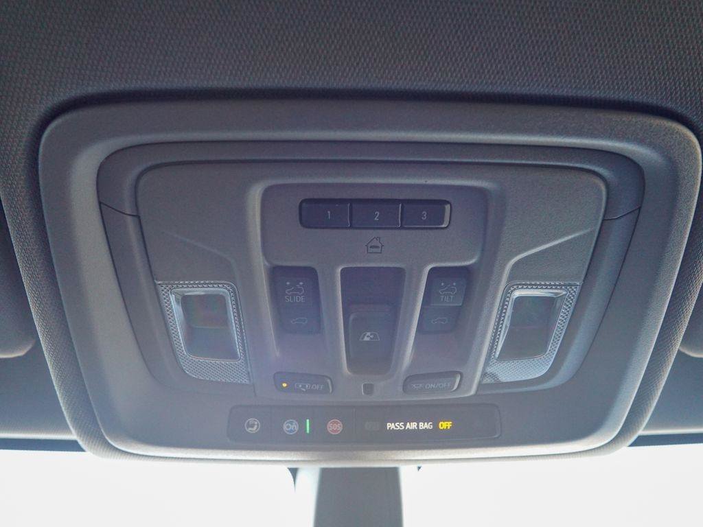 Used 2020 Chevrolet Silverado 1500 RST AWD/4WD image 31