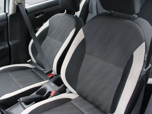 Used 2022 Nissan Versa SV w/ Trunk Package image 21