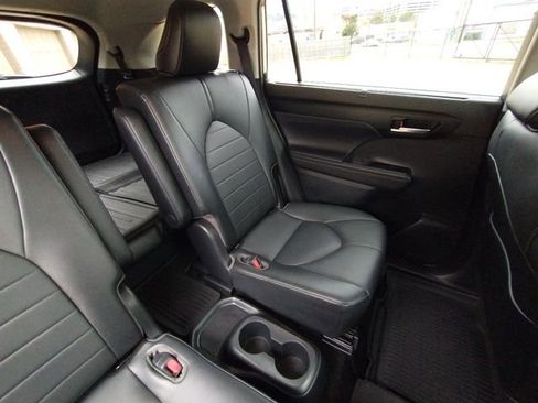 Used 2020 Toyota Highlander XLE image 67