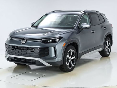 New 2025 Volkswagen Tiguan SE image 39