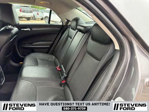 Used 2018 Chrysler 300 Limited RWD image 30