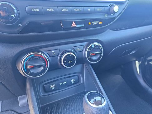 Used 2025 Hyundai Venue SE image 20