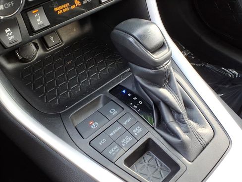 Used 2020 Toyota RAV4 XLE w/ Convenience Package image 19