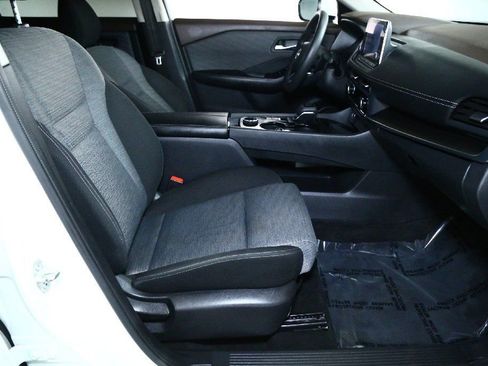 Certified 2023 Nissan Rogue SV image 36