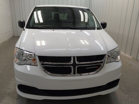 Used 2019 Dodge Grand Caravan SE w/ UConnect Hands-Free Group FWD image 14