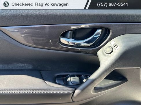 Used 2019 Nissan Rogue SV image 14