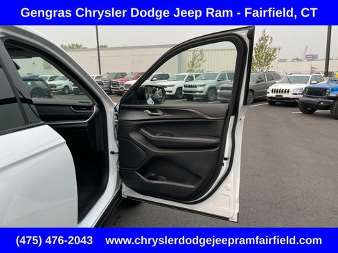Certified 2023 Jeep Grand Cherokee Laredo X AWD/4WD image 19