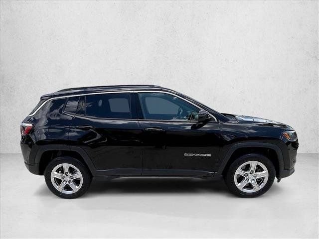Used 2023 Jeep Compass Latitude AWD/4WD image 5