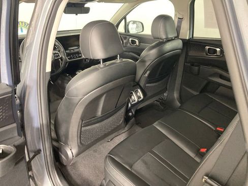 Used 2022 Kia Sorento S image 14