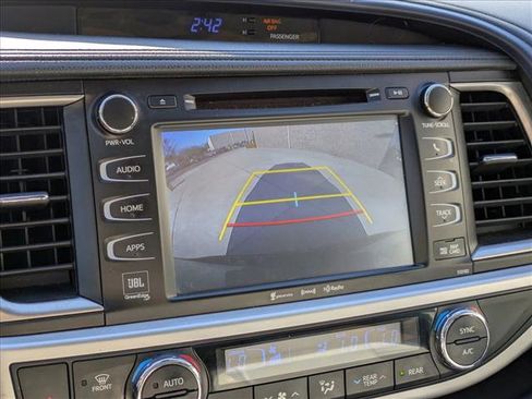 Used 2017 Toyota Highlander Limited image 13