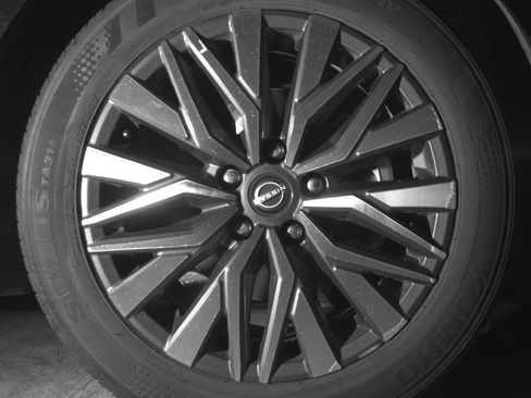 Used 2025 Nissan Altima 2.5 SV FWD image 13