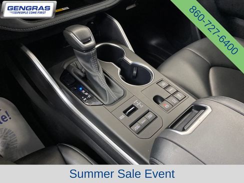 Used 2023 Toyota Highlander XLE AWD/4WD image 17