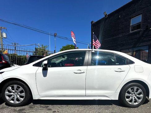 Used 2022 Toyota Corolla LE FWD image 4
