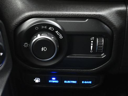 Used 2023 Jeep Wrangler Unlimited Sahara image 29