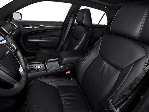 Used 2014 Chrysler 300 RWD image 8