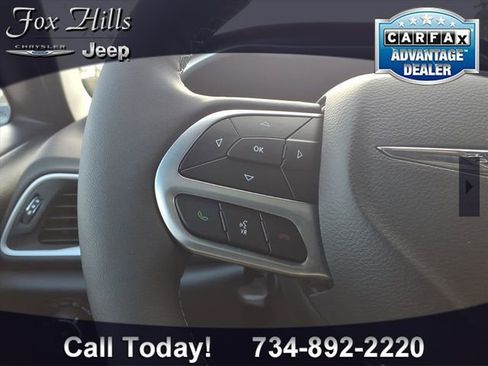 Certified 2026 Chrysler Pacifica Select FWD image 18