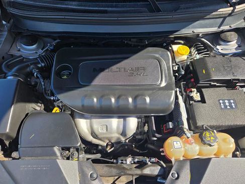 Used 2019 Jeep Cherokee Limited image 16