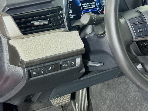 Used 2025 Toyota Camry XLE FWD image 17