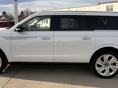 Used 2025 Lincoln Navigator L Reserve image 8