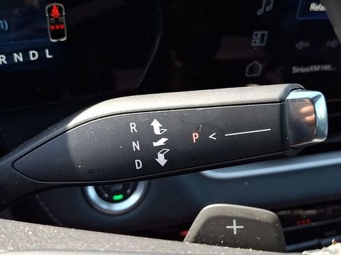 Used 2025 Chevrolet Equinox LT FWD image 12