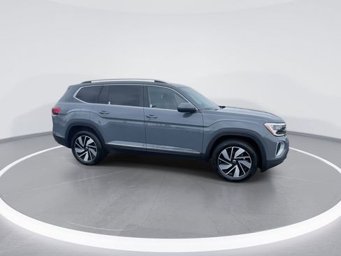 Used 2025 Volkswagen Atlas SEL AWD/4WD image 9