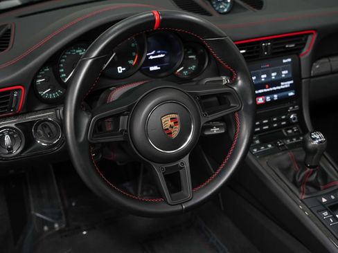Used 2019 Porsche 911 Speedster RWD image 40