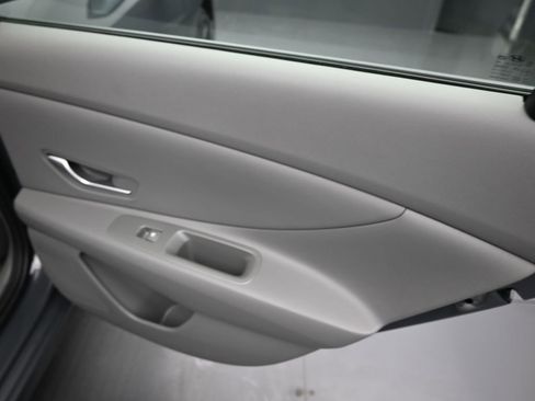 Certified 2025 Hyundai Elantra Sport image 32