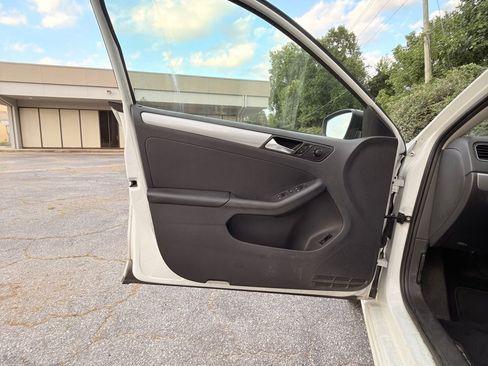 Used 2016 Volkswagen Jetta SE FWD image 11