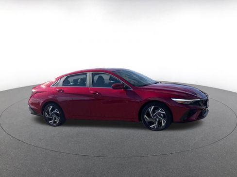 Used 2025 Hyundai Elantra SEL image 2