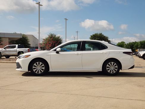 Used 2021 Toyota Camry LE w/ Cold Weather Package FWD image 4
