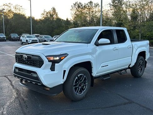 New 2025 Toyota Tacoma TRD Sport image 3