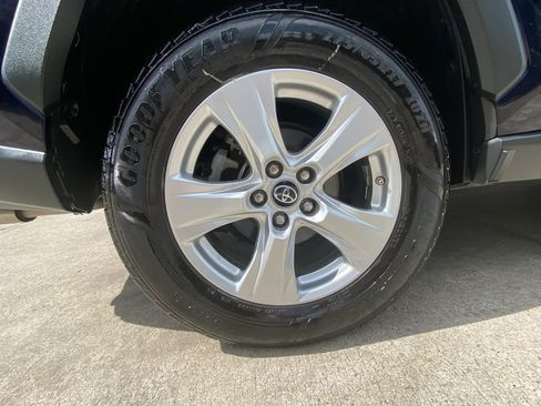 Used 2019 Toyota RAV4 XLE w/ Carpet Mat Package AWD/4WD image 24