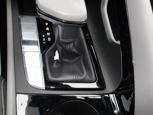 Used 2024 Hyundai Elantra SEL w/ Convenience Package image 21