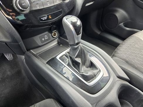 Used 2019 Nissan Rogue S FWD image 15