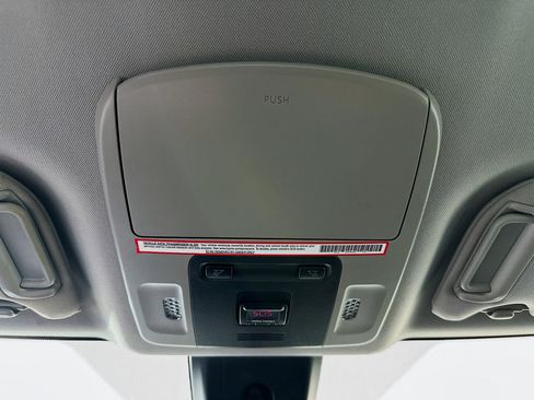 Used 2019 Toyota Camry SE image 18