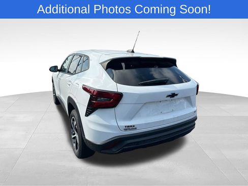 Used 2024 Chevrolet Trax RS w/ Driver Confidence Package FWD image 5