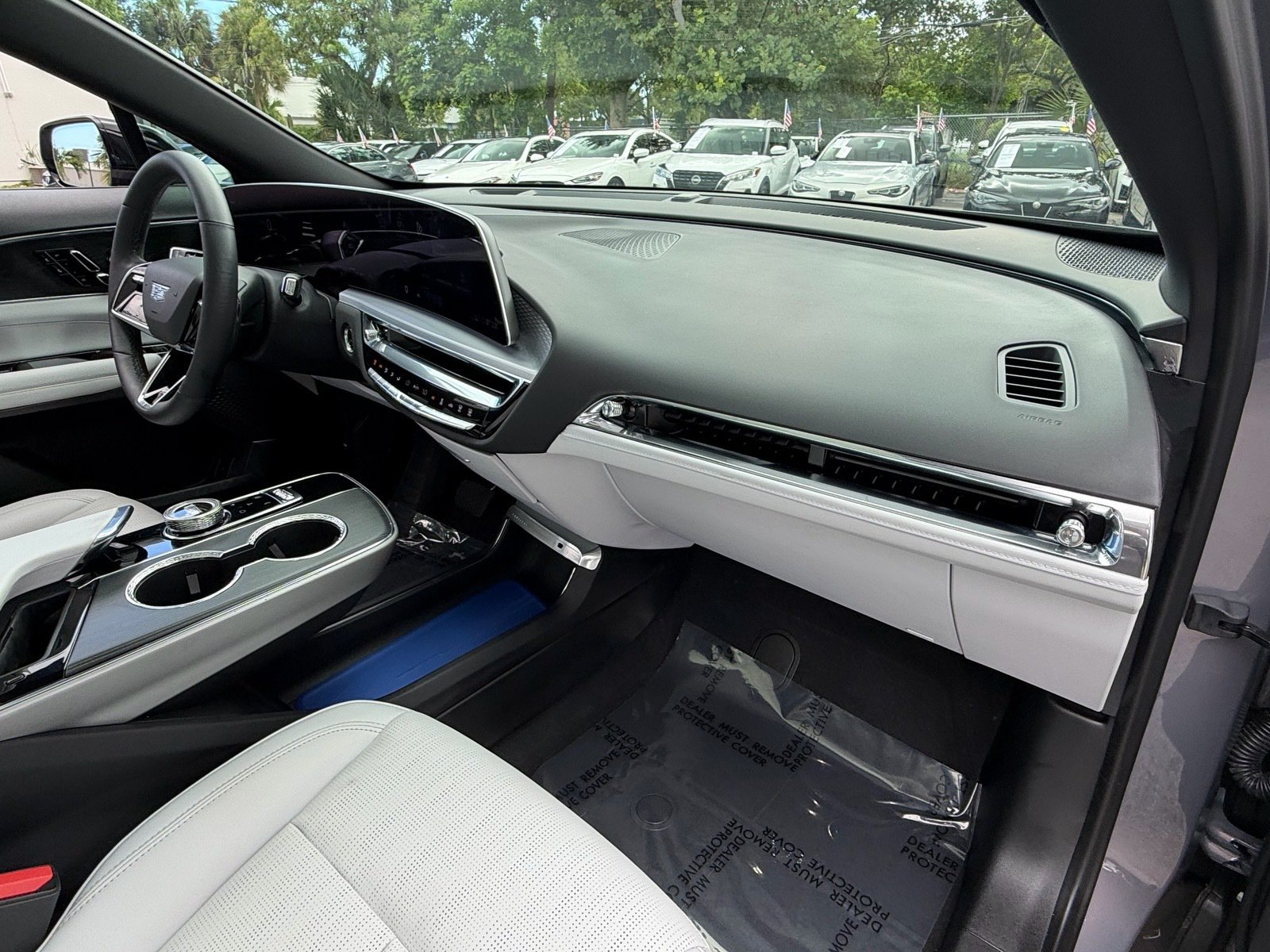 Used 2025 Cadillac Lyriq Luxury RWD image 19